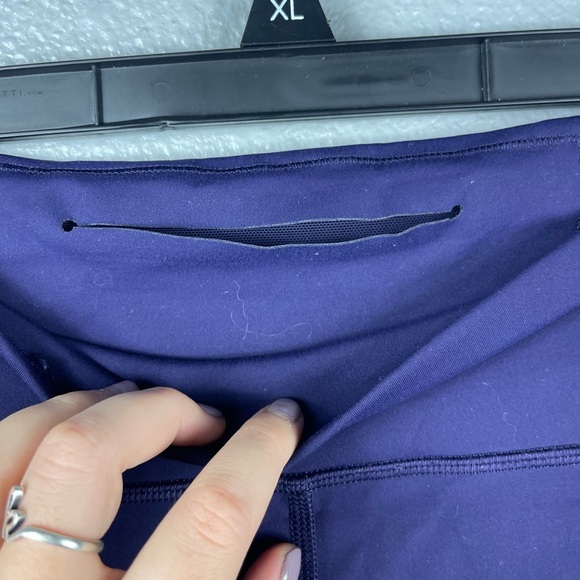 Lululemon 7/8 Ankle Leggings Activewear Pants Purple Waistband Pocket Womens 6 - Picture 3 of 7